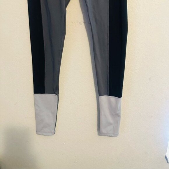 Gymshark Illusion Gray and Black High-Waisted Leggings Size Small - Picture 7 of 11